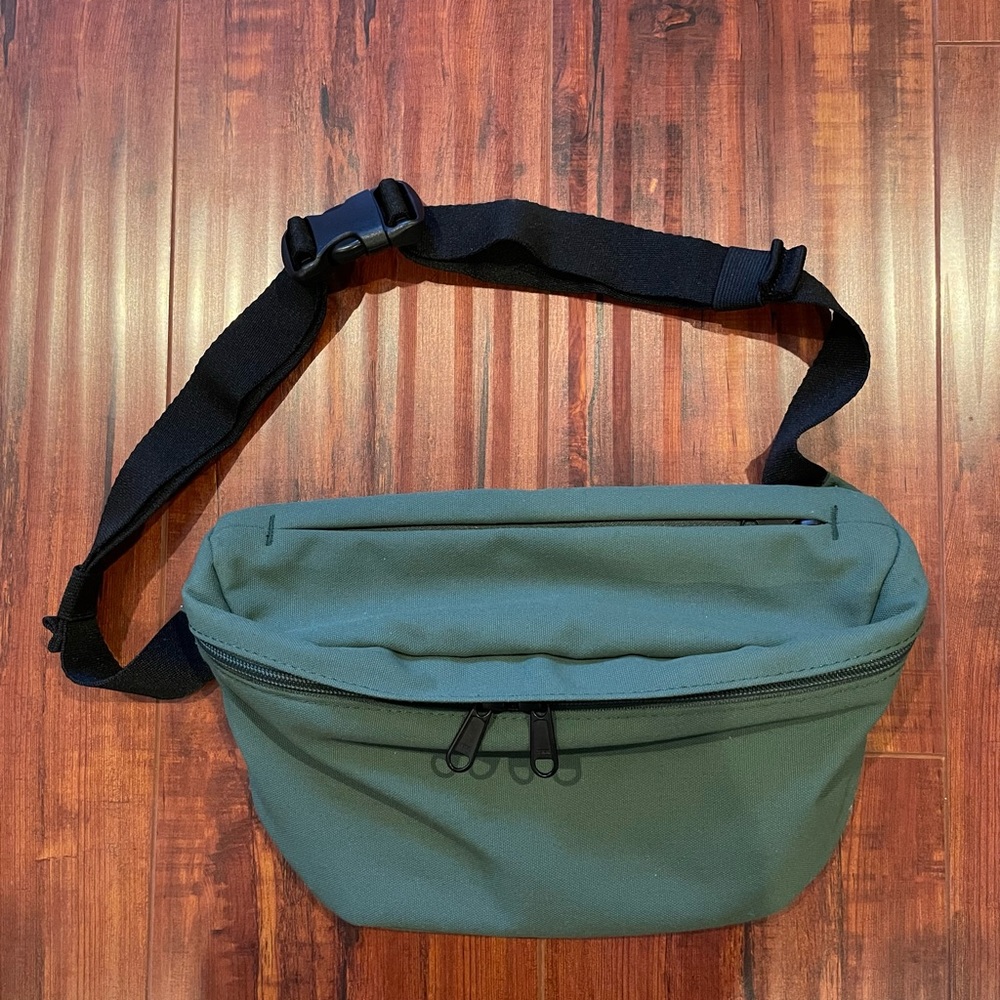 Uniqlo mens single strap backpack